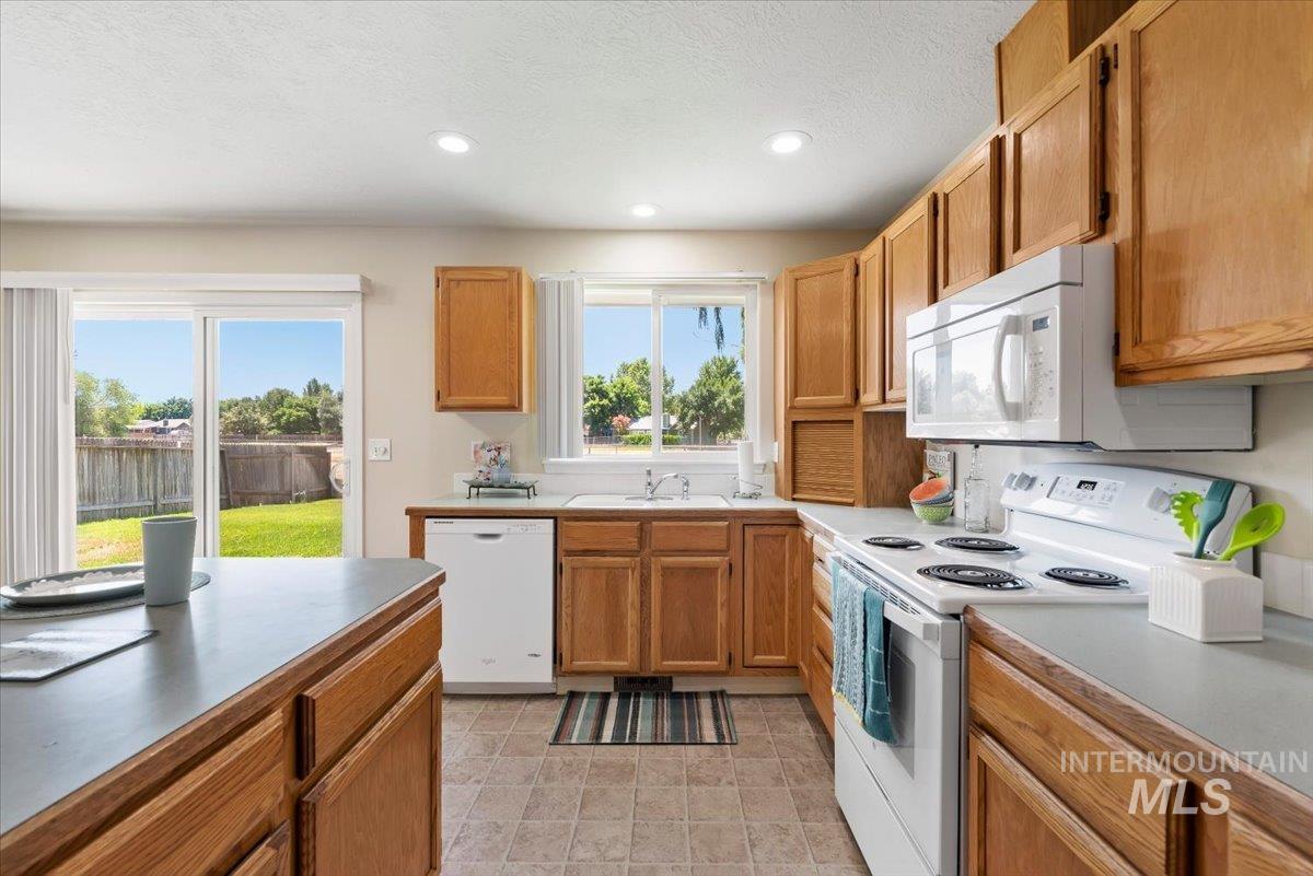655 W Waterbury Dr, Meridian, Idaho 83646, 3 Bedrooms, 2 Bathrooms, Residential For Sale, Price $419,900, 98991456