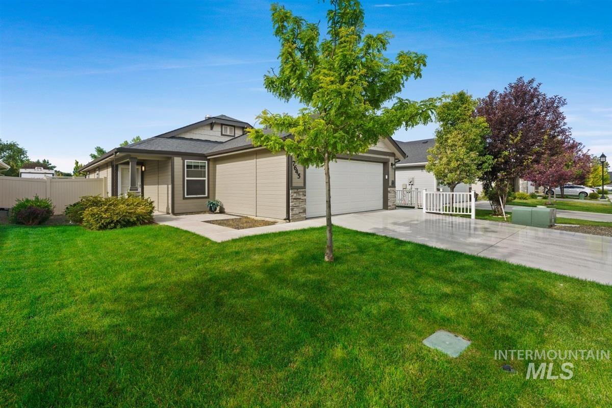 7645 E Declaration Dr., Nampa, Idaho 83687, 3 Bedrooms, 2 Bathrooms, Residential For Sale, Price $435,000,MLS 98991459