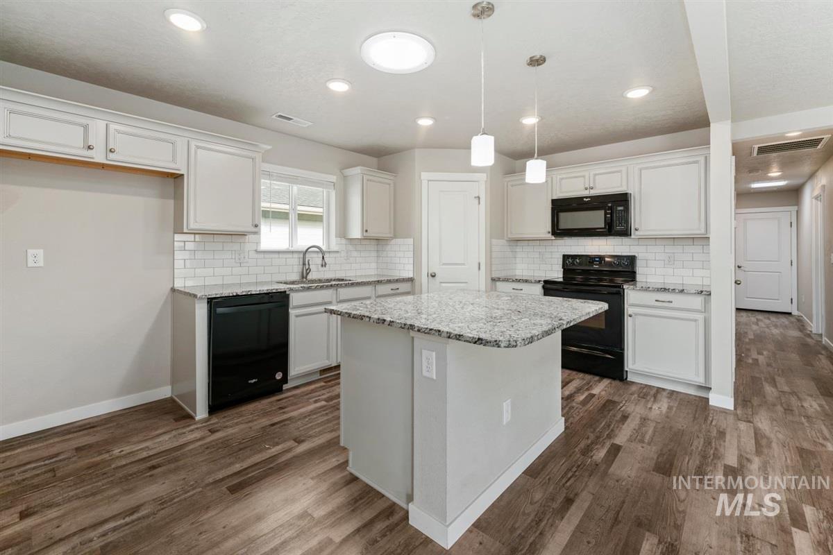 7645 E Declaration Dr., Nampa, Idaho 83687, 3 Bedrooms, 2 Bathrooms, Residential For Sale, Price $435,000,MLS 98991459