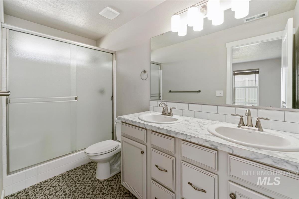7645 E Declaration Dr., Nampa, Idaho 83687, 3 Bedrooms, 2 Bathrooms, Residential For Sale, Price $435,000,MLS 98991459