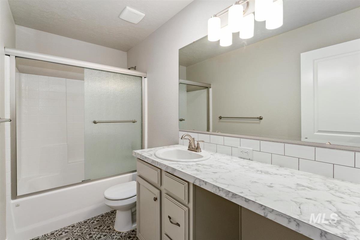 7645 E Declaration Dr., Nampa, Idaho 83687, 3 Bedrooms, 2 Bathrooms, Residential For Sale, Price $435,000,MLS 98991459