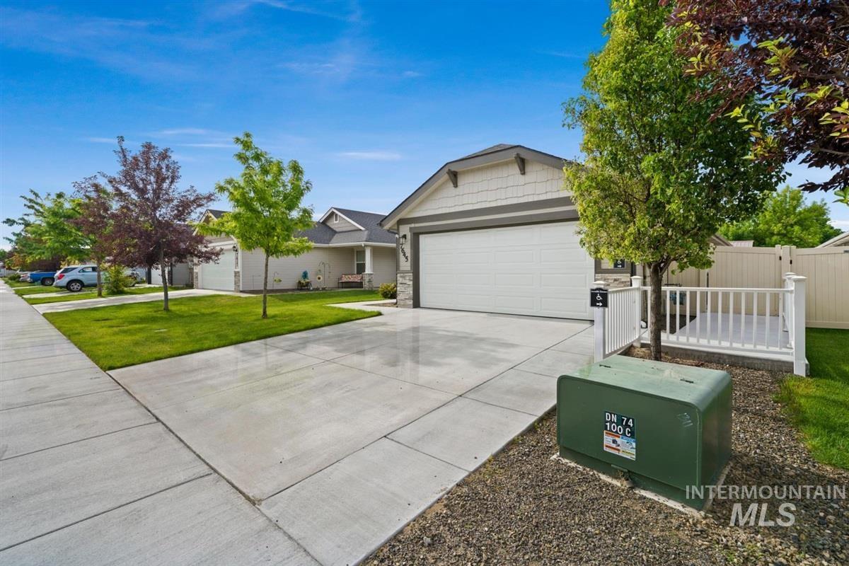 7645 E Declaration Dr., Nampa, Idaho 83687, 3 Bedrooms, 2 Bathrooms, Residential For Sale, Price $435,000,MLS 98991459