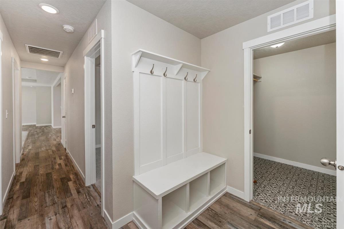 7645 E Declaration Dr., Nampa, Idaho 83687, 3 Bedrooms, 2 Bathrooms, Residential For Sale, Price $435,000,MLS 98991459