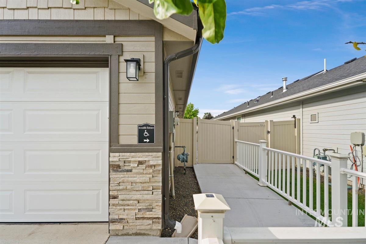 7645 E Declaration Dr., Nampa, Idaho 83687, 3 Bedrooms, 2 Bathrooms, Residential For Sale, Price $435,000,MLS 98991459