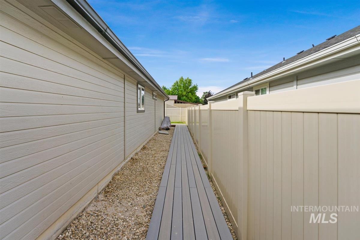 7645 E Declaration Dr., Nampa, Idaho 83687, 3 Bedrooms, 2 Bathrooms, Residential For Sale, Price $435,000,MLS 98991459