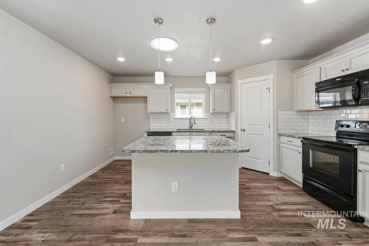 7645 E Declaration Dr., Nampa, Idaho 83687, 3 Bedrooms, 2 Bathrooms, Residential For Sale, Price $435,000,MLS 98991459