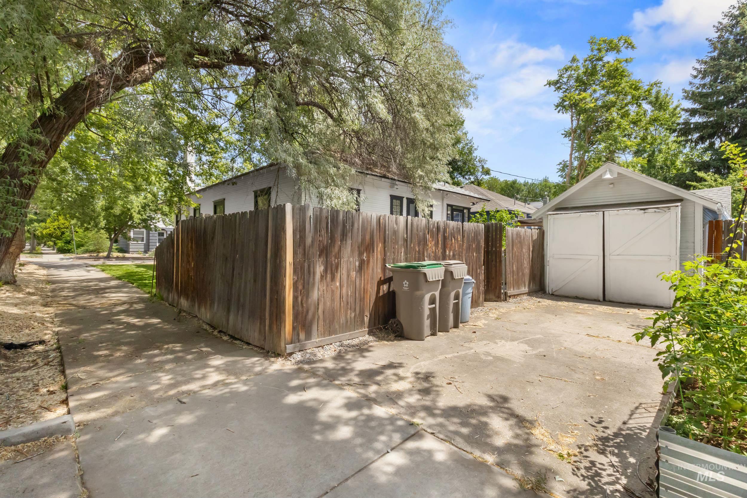2119 W Brumback Street, Boise, Idaho 83702, 2 Bedrooms, 1 Bathroom, Residential For Sale, Price $565,000,MLS 98991462