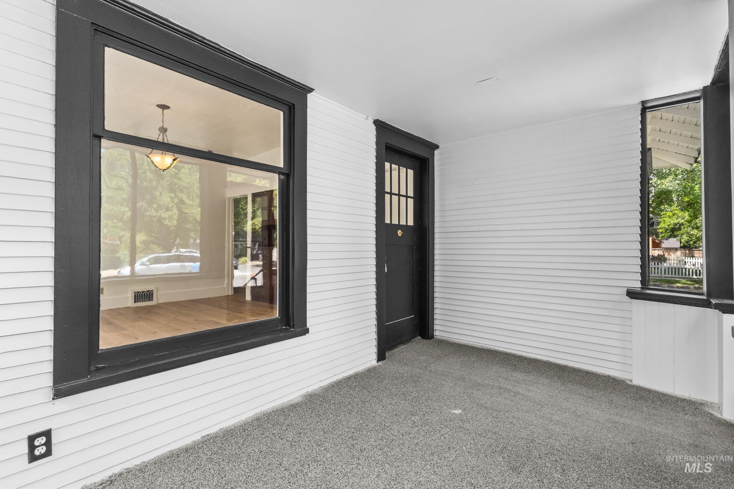 2119 W Brumback Street, Boise, Idaho 83702, 2 Bedrooms, 1 Bathroom, Residential For Sale, Price $565,000,MLS 98991462
