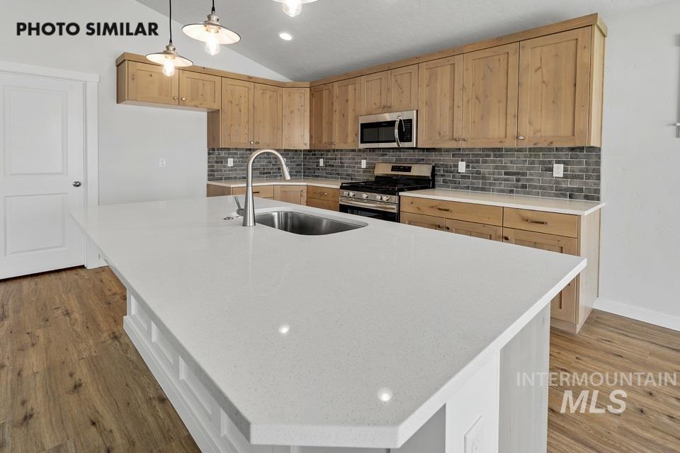 1653 Haystack, Emmett, Idaho 83617, 4 Bedrooms, 3 Bathrooms, Residential For Sale, Price $517,199,MLS 98991465