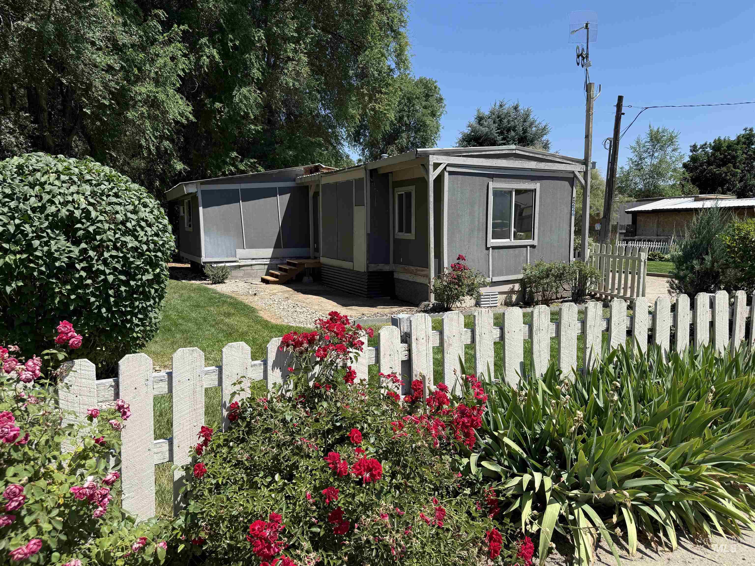 1226 S Elder St, Nampa, Idaho 83686-5924, 2 Bedrooms, 1 Bathroom, Residential For Sale, Price $189,000,MLS 98991467
