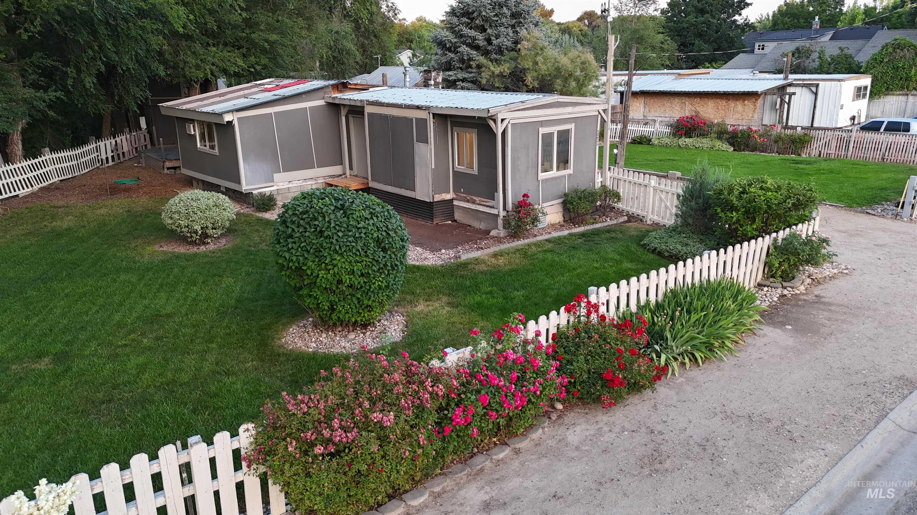1226 S Elder St, Nampa, Idaho 83686-5924, 2 Bedrooms, 1 Bathroom, Residential For Sale, Price $189,000,MLS 98991467