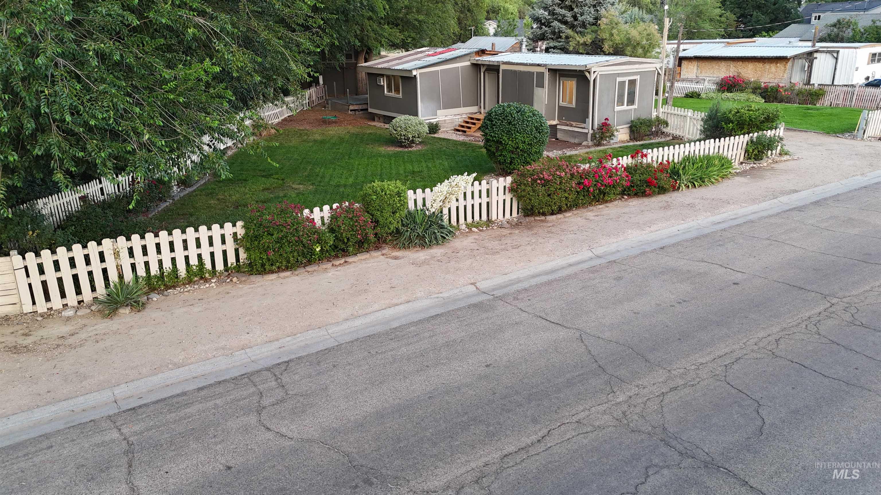 1226 S Elder St, Nampa, Idaho 83686-5924, 2 Bedrooms, 1 Bathroom, Residential For Sale, Price $189,000,MLS 98991467