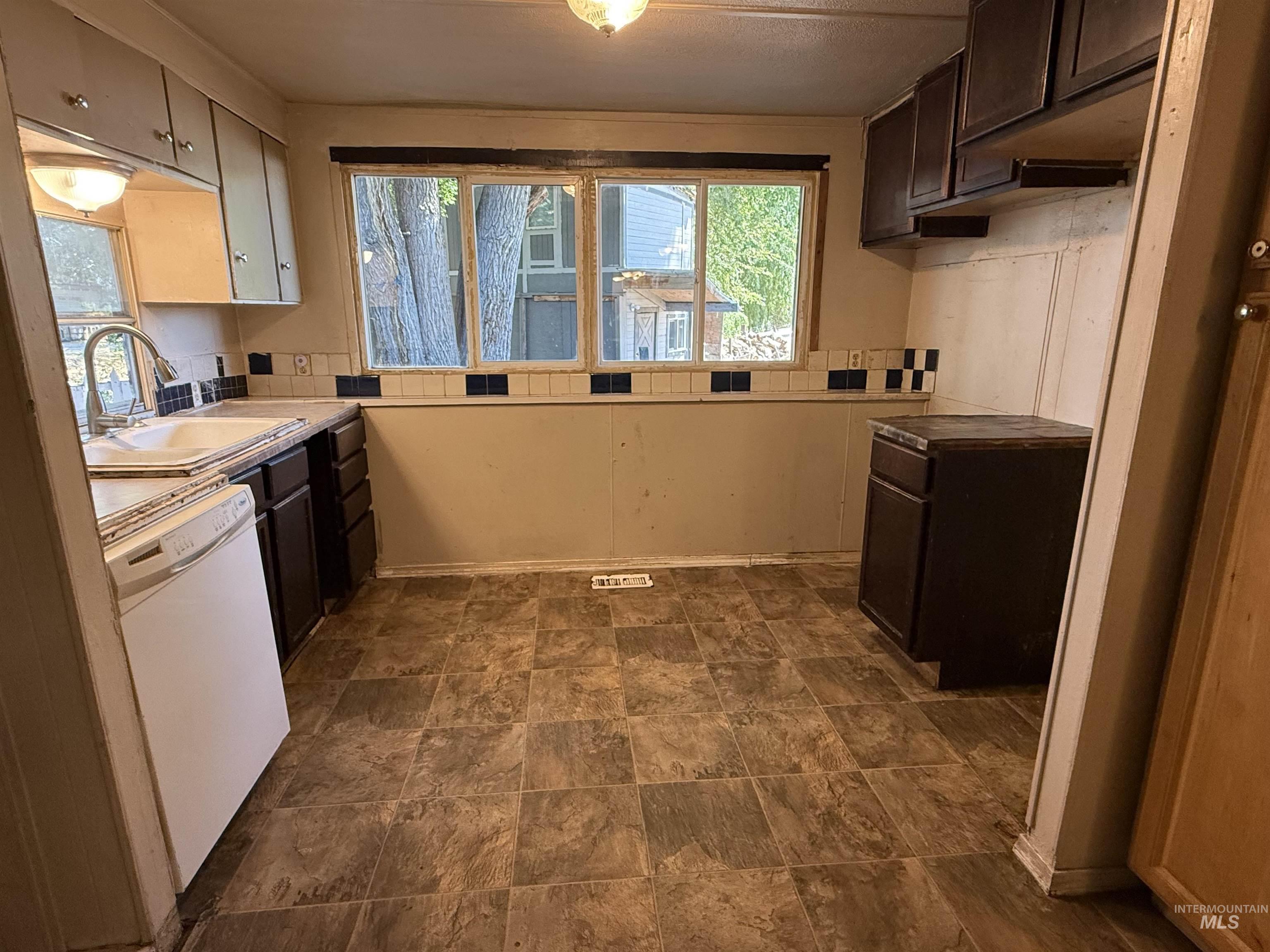 1226 S Elder St, Nampa, Idaho 83686-5924, 2 Bedrooms, 1 Bathroom, Residential For Sale, Price $189,000,MLS 98991467