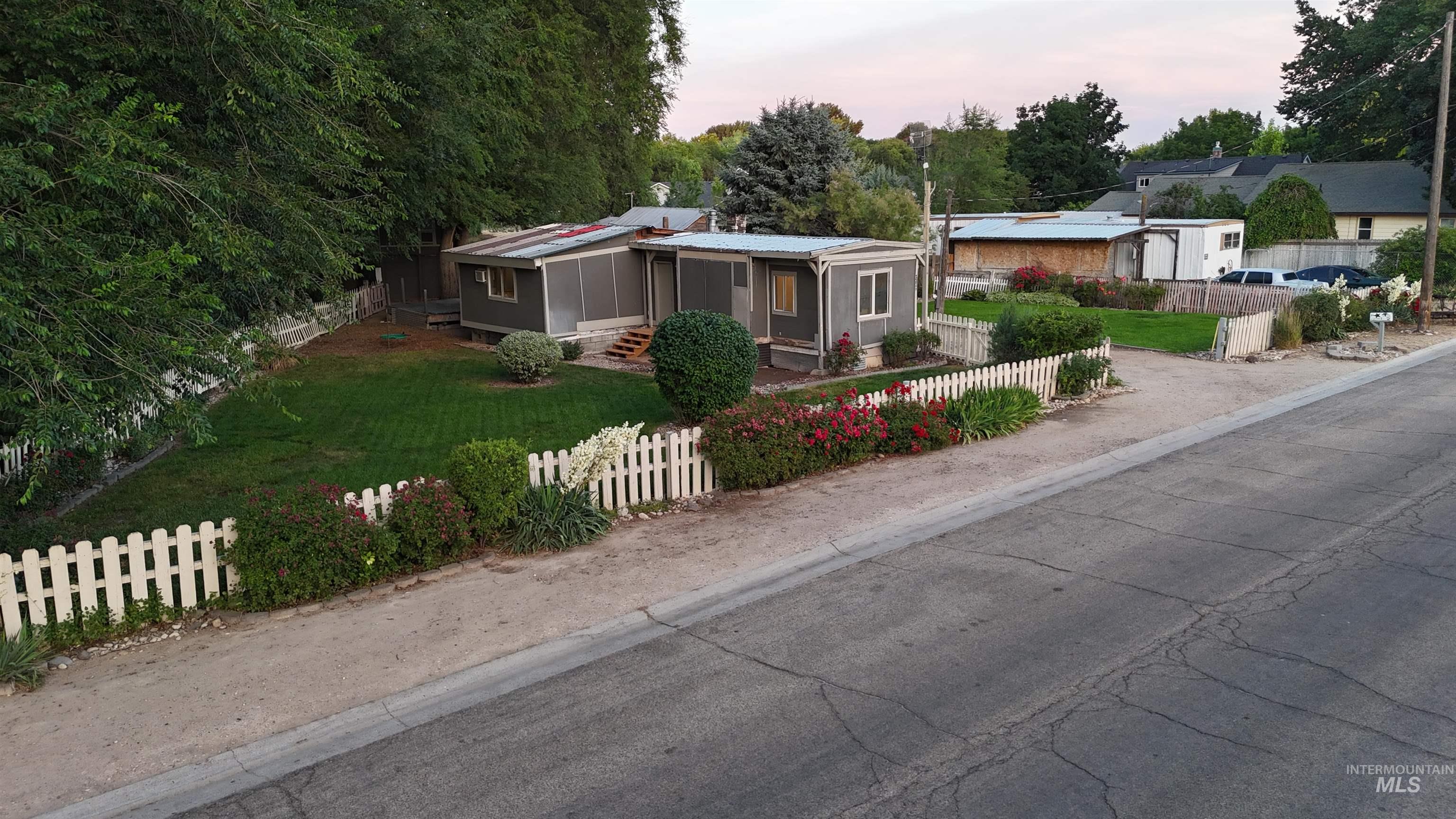 1226 S Elder St, Nampa, Idaho 83686-5924, 2 Bedrooms, 1 Bathroom, Residential For Sale, Price $189,000,MLS 98991467