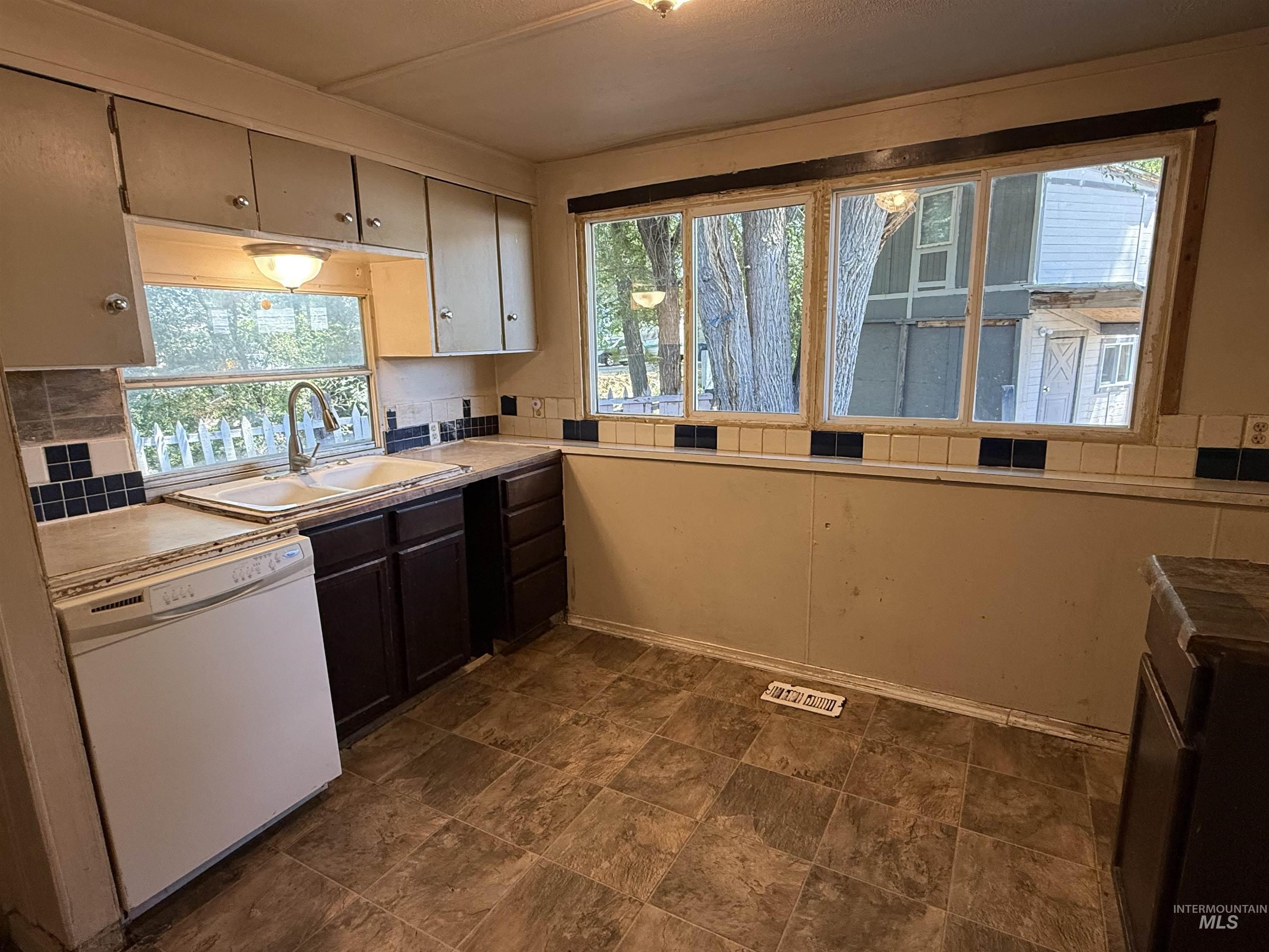 1226 S Elder St, Nampa, Idaho 83686-5924, 2 Bedrooms, 1 Bathroom, Residential For Sale, Price $189,000,MLS 98991467