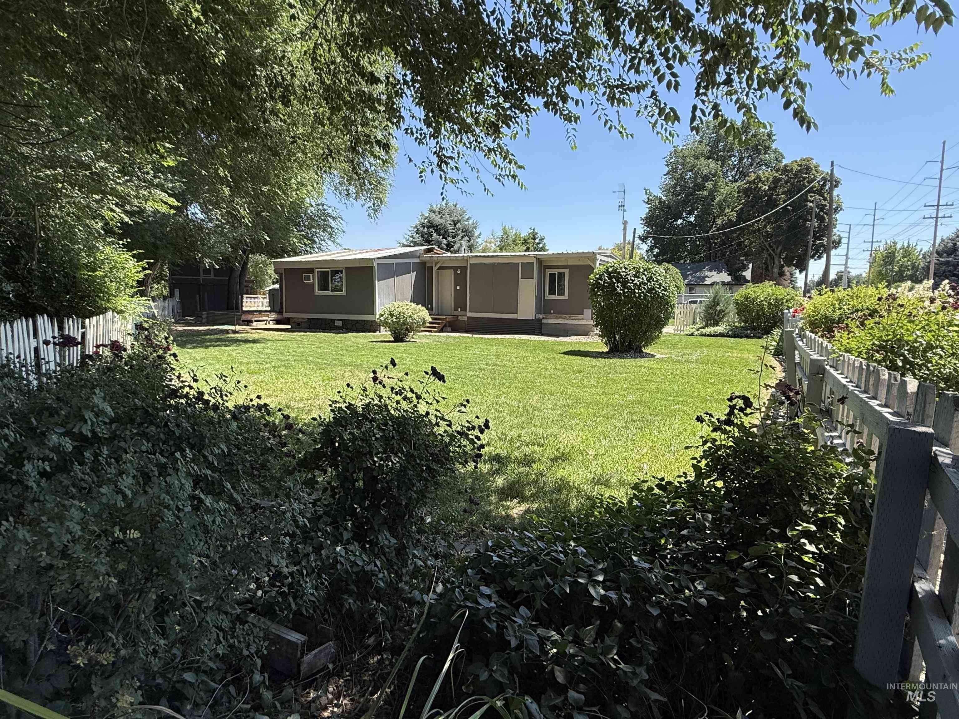 1226 S Elder St, Nampa, Idaho 83686-5924, 2 Bedrooms, 1 Bathroom, Residential For Sale, Price $189,000,MLS 98991467