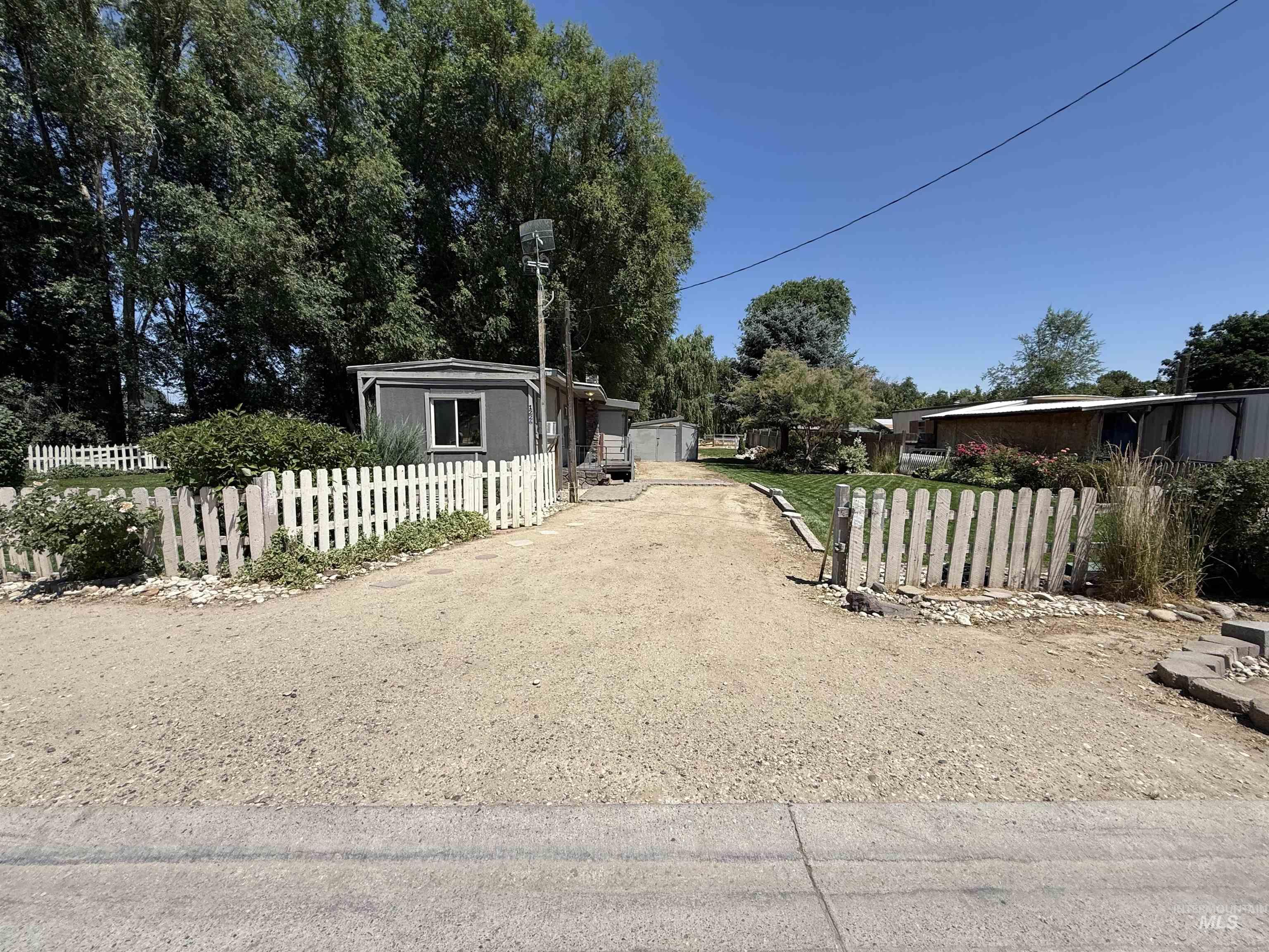 1226 S Elder St, Nampa, Idaho 83686-5924, 2 Bedrooms, 1 Bathroom, Residential For Sale, Price $189,000,MLS 98991467