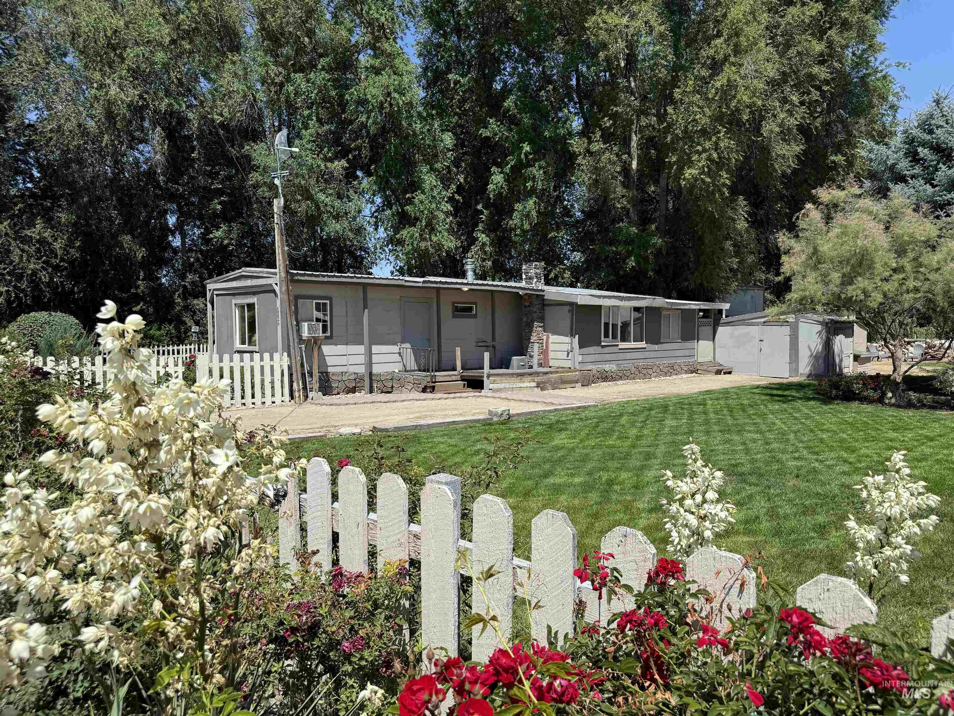 1226 S Elder St, Nampa, Idaho 83686-5924, 2 Bedrooms, 1 Bathroom, Residential For Sale, Price $189,000,MLS 98991467