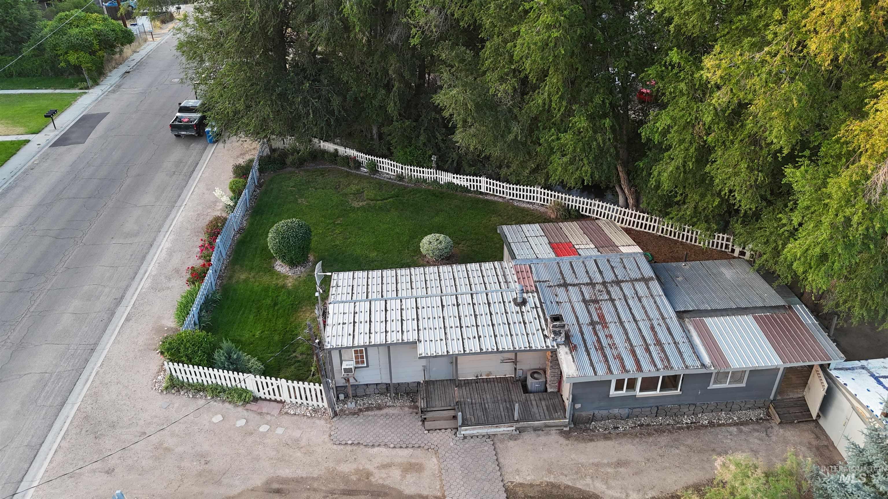 1226 S Elder St, Nampa, Idaho 83686-5924, 2 Bedrooms, 1 Bathroom, Residential For Sale, Price $189,000,MLS 98991467