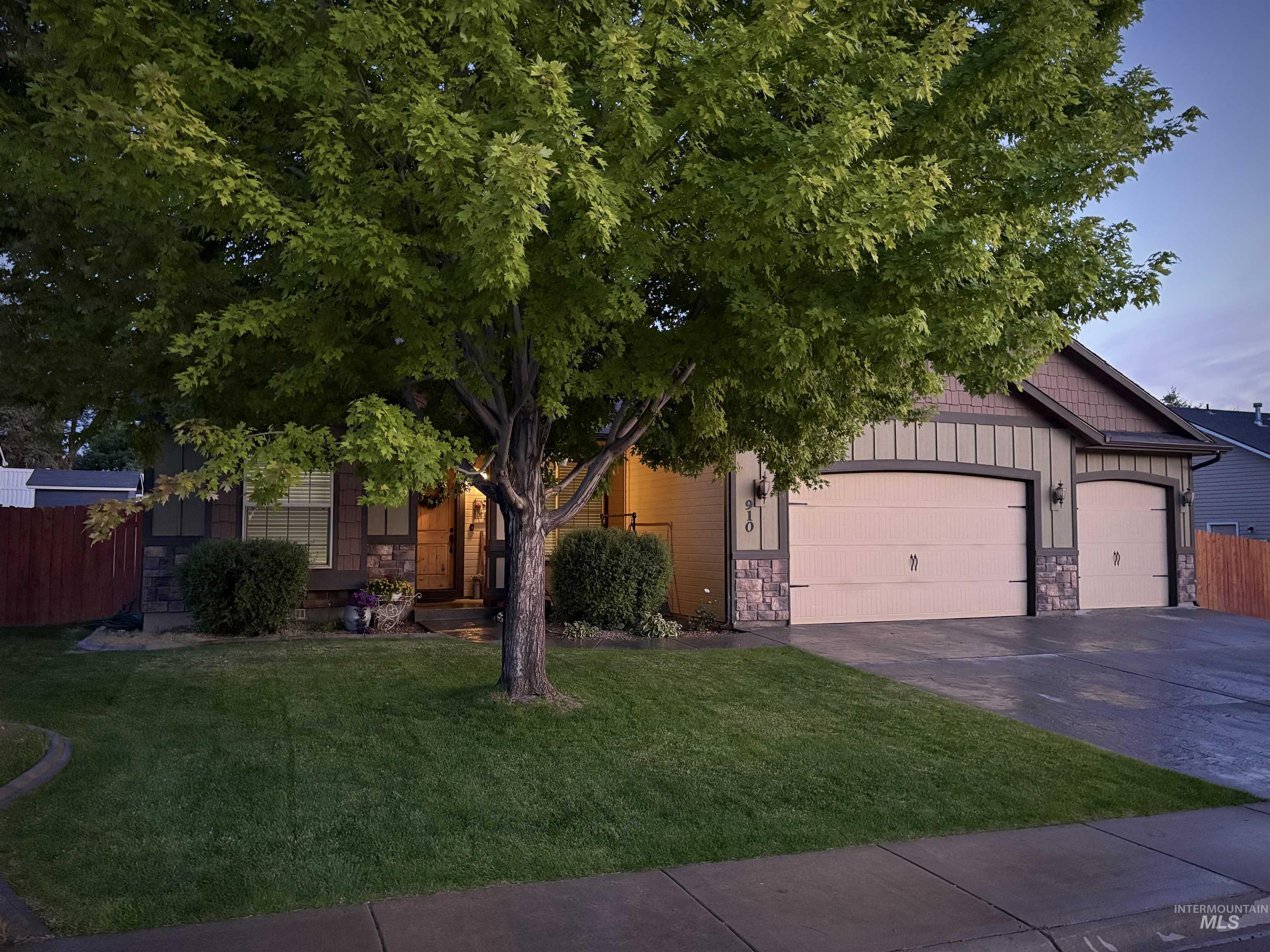 910 Donna Crt, Parma, Idaho 83660, 4 Bedrooms, 2 Bathrooms, Residential For Sale, Price $415,000, 98991474