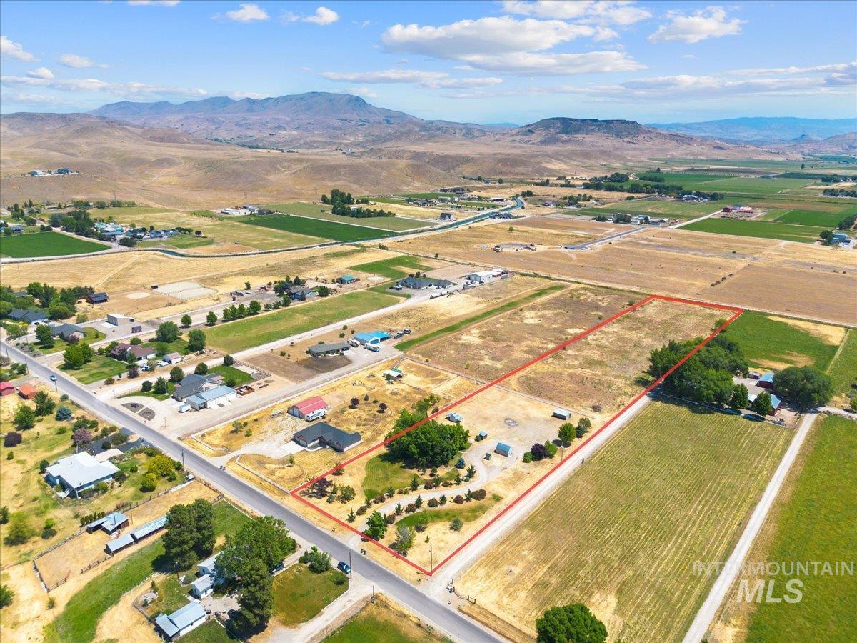 3430 Gem Ave, Emmett, Idaho 83617, 3 Bedrooms, 2 Bathrooms, Residential For Sale, Price $725,000, 98991476