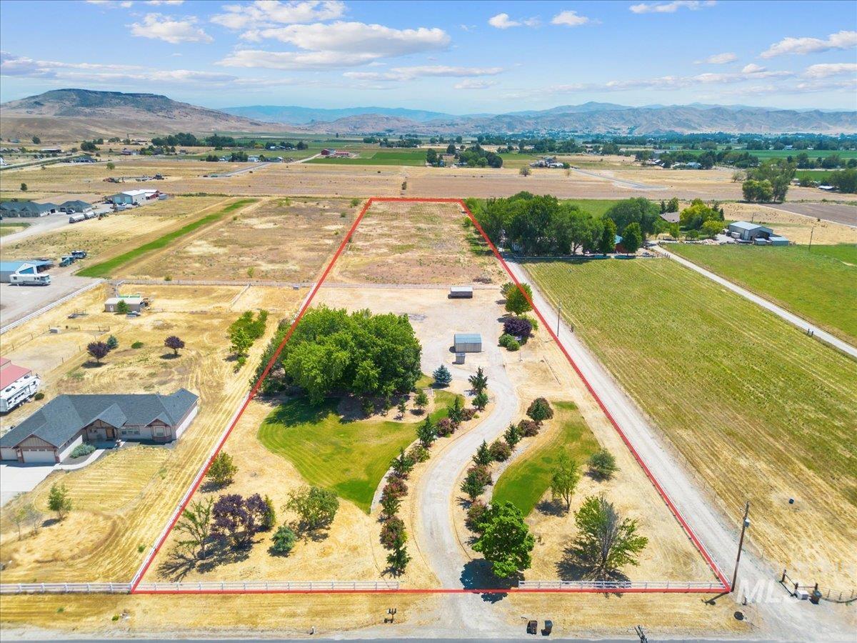 3430 Gem Ave, Emmett, Idaho 83617, 3 Bedrooms, 2 Bathrooms, Residential For Sale, Price $725,000, 98991476