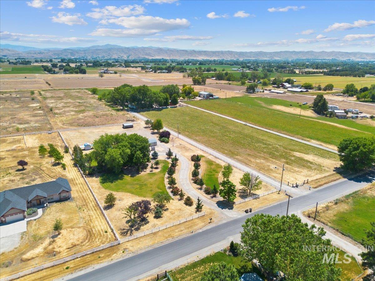 3430 Gem Ave, Emmett, Idaho 83617, 3 Bedrooms, 2 Bathrooms, Residential For Sale, Price $725,000, 98991476