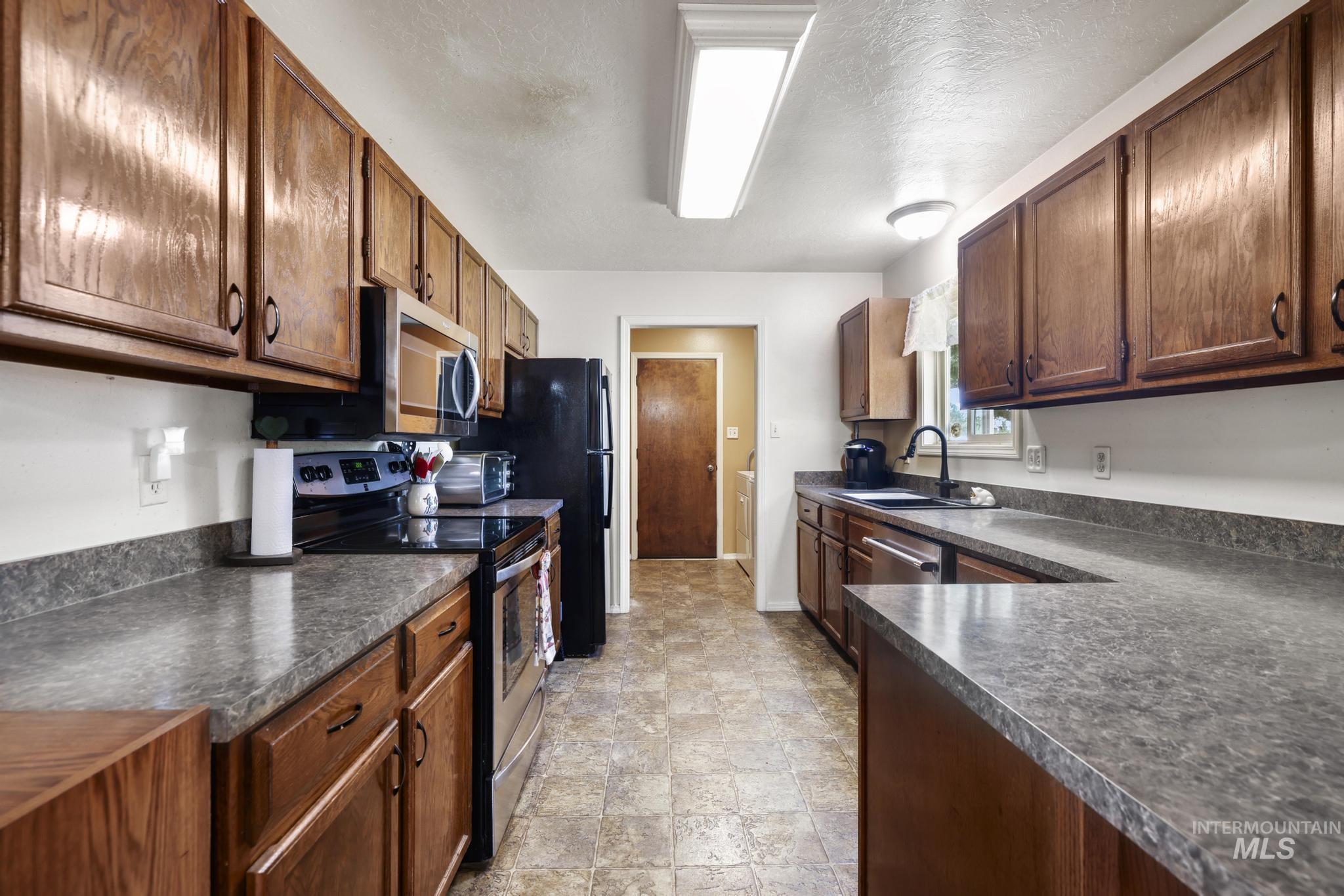 3316 Oregon Trail Drive, Kimberly, Idaho 83341, 4 Bedrooms, 2 Bathrooms, Residential For Sale, Price $525,000, 98991479