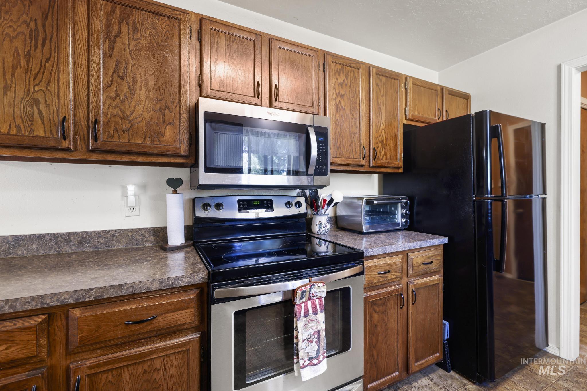 3316 Oregon Trail Drive, Kimberly, Idaho 83341, 4 Bedrooms, 2 Bathrooms, Residential For Sale, Price $525,000, 98991479