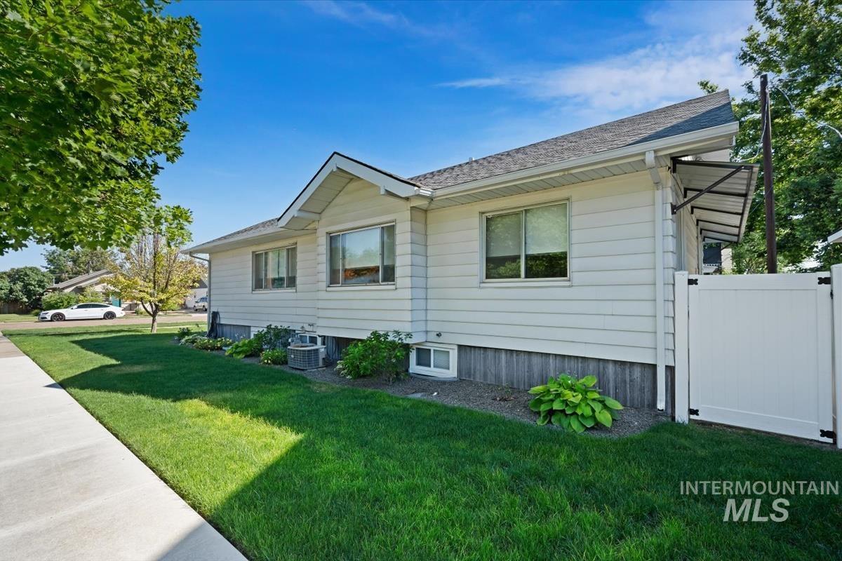 1003 15th Ave. S., Nampa, Idaho 83651, 4 Bedrooms, 2 Bathrooms, Residential For Sale, Price $369,900, 98991482