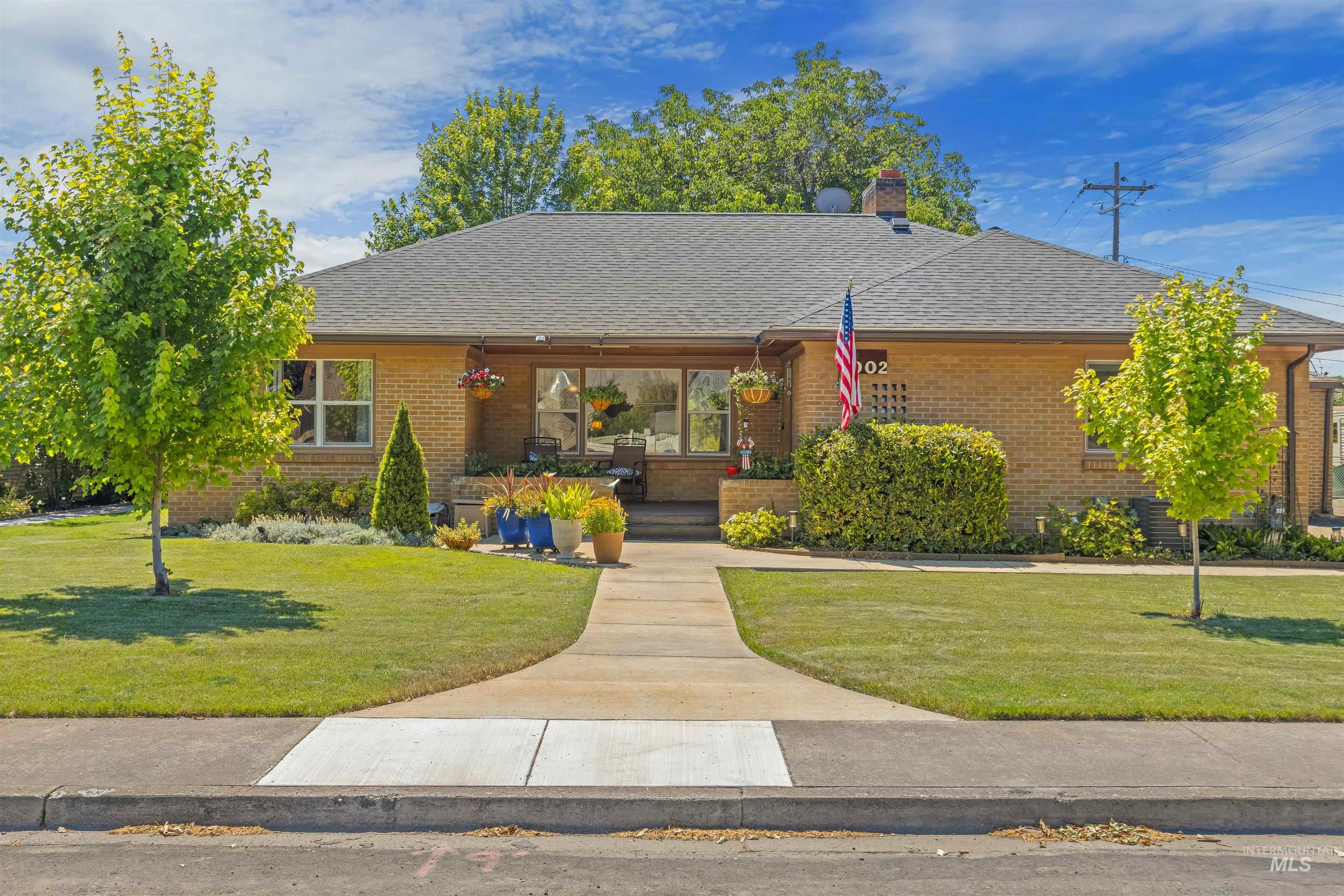 1002 15th ave., Lewiston, Idaho 83501-3725, 4 Bedrooms, 3 Bathrooms, Residential For Sale, Price $450,000, 98991494