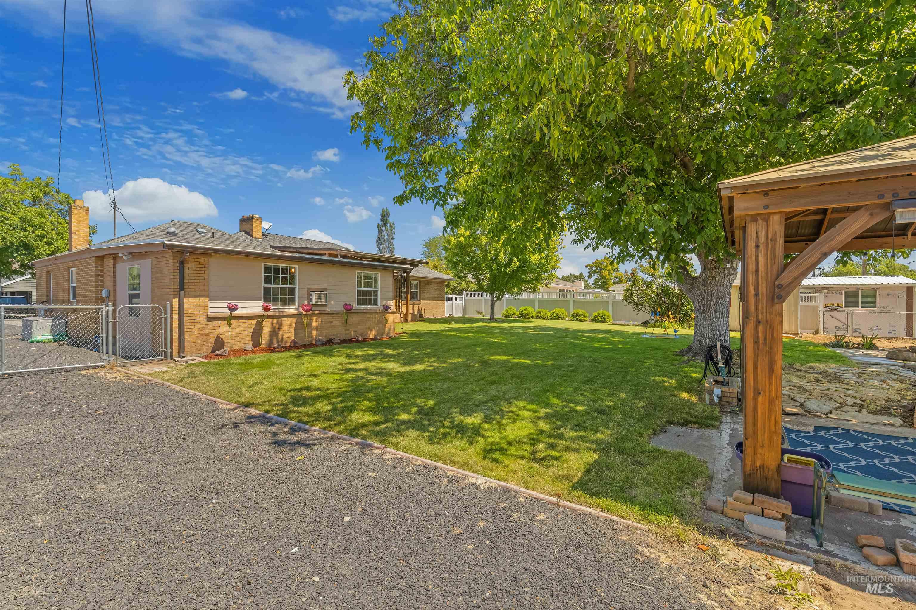 1002 15th ave., Lewiston, Idaho 83501-3725, 4 Bedrooms, 3 Bathrooms, Residential For Sale, Price $450,000, 98991494