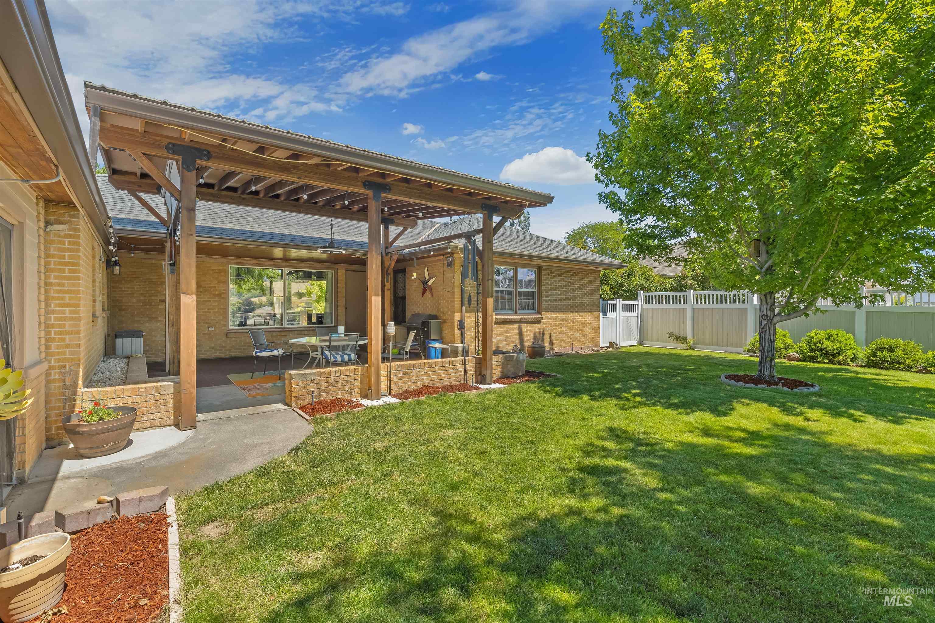 1002 15th ave., Lewiston, Idaho 83501-3725, 4 Bedrooms, 3 Bathrooms, Residential For Sale, Price $450,000, 98991494