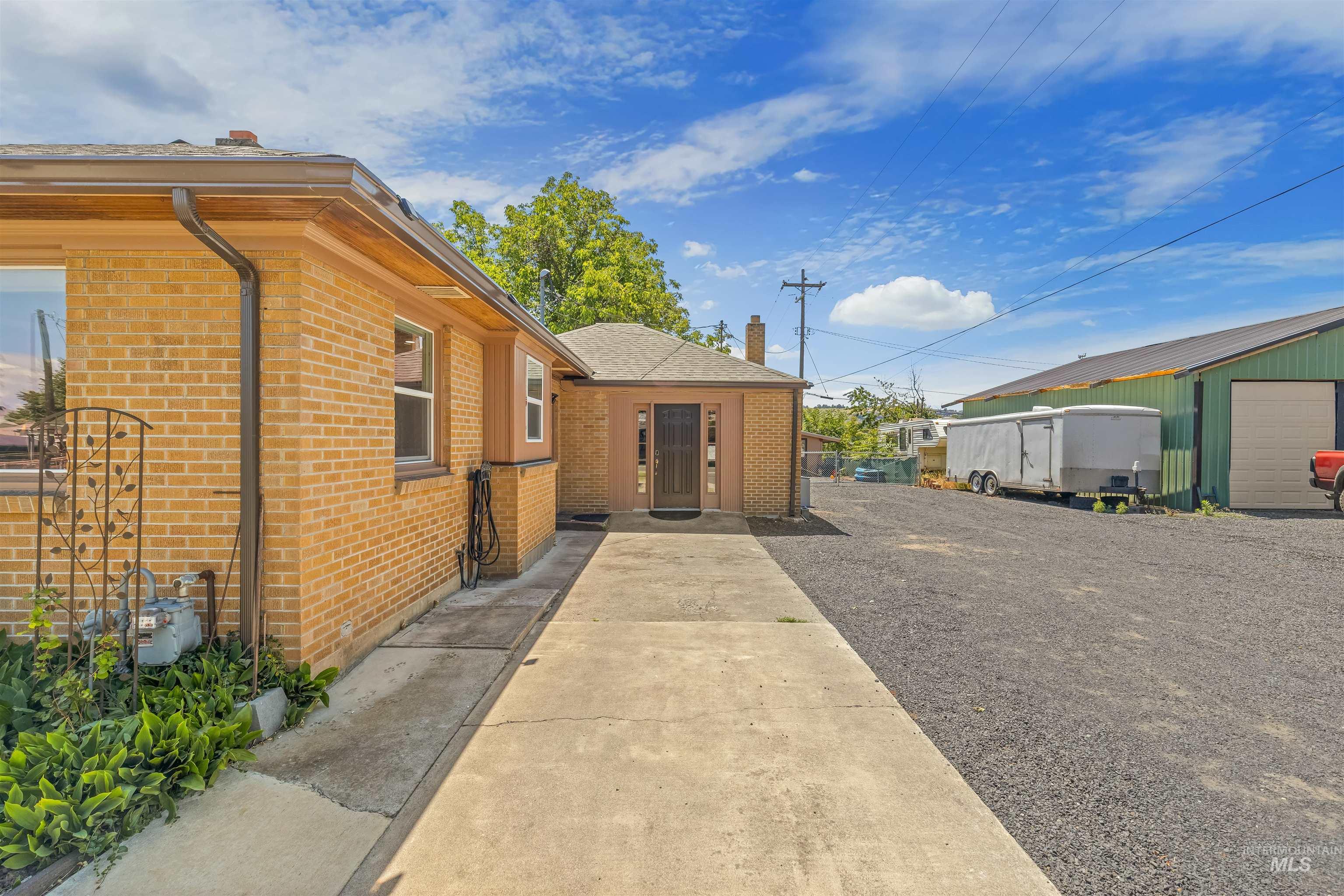 1002 15th ave., Lewiston, Idaho 83501-3725, 4 Bedrooms, 3 Bathrooms, Residential For Sale, Price $450,000, 98991494