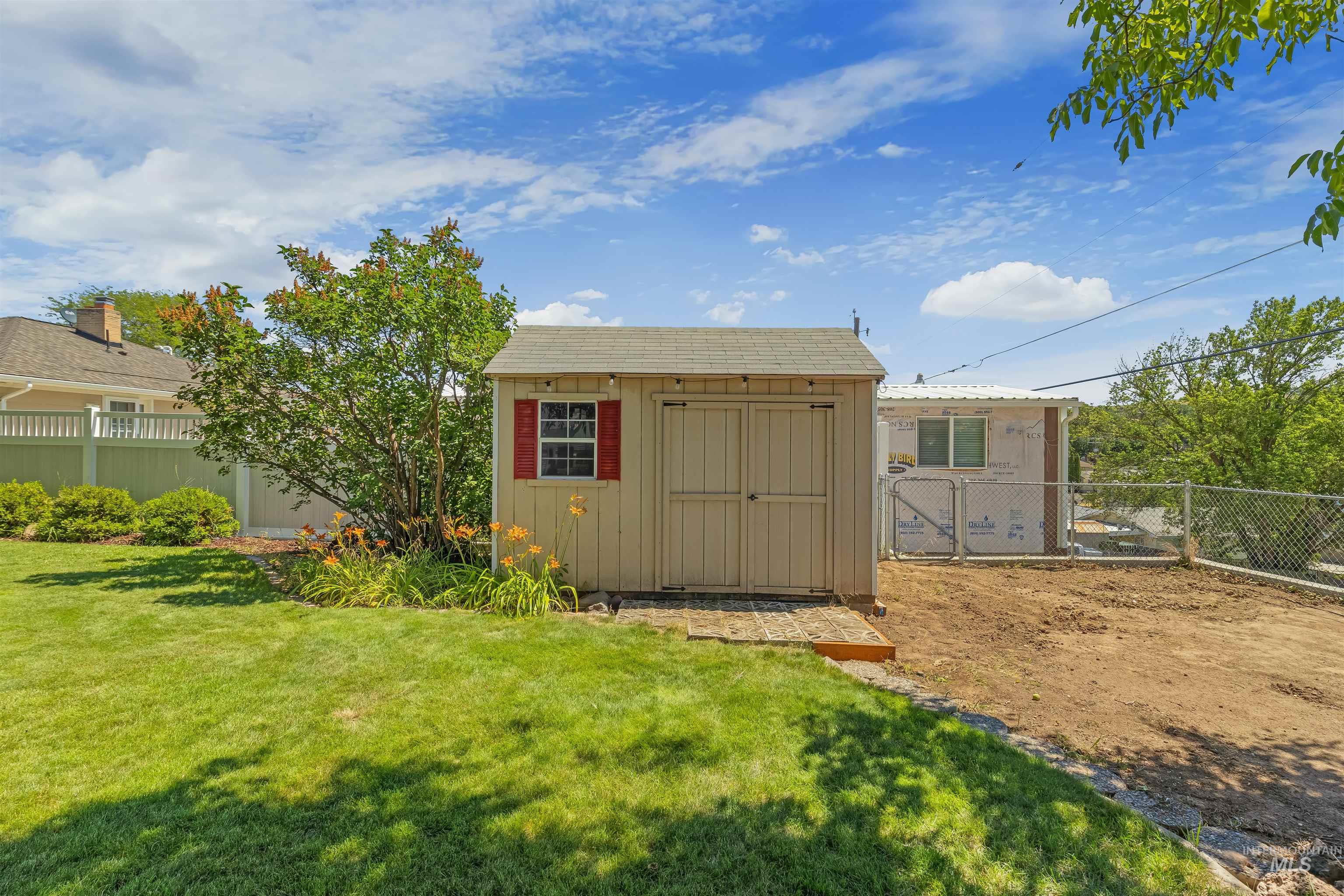 1002 15th ave., Lewiston, Idaho 83501-3725, 4 Bedrooms, 3 Bathrooms, Residential For Sale, Price $450,000, 98991494