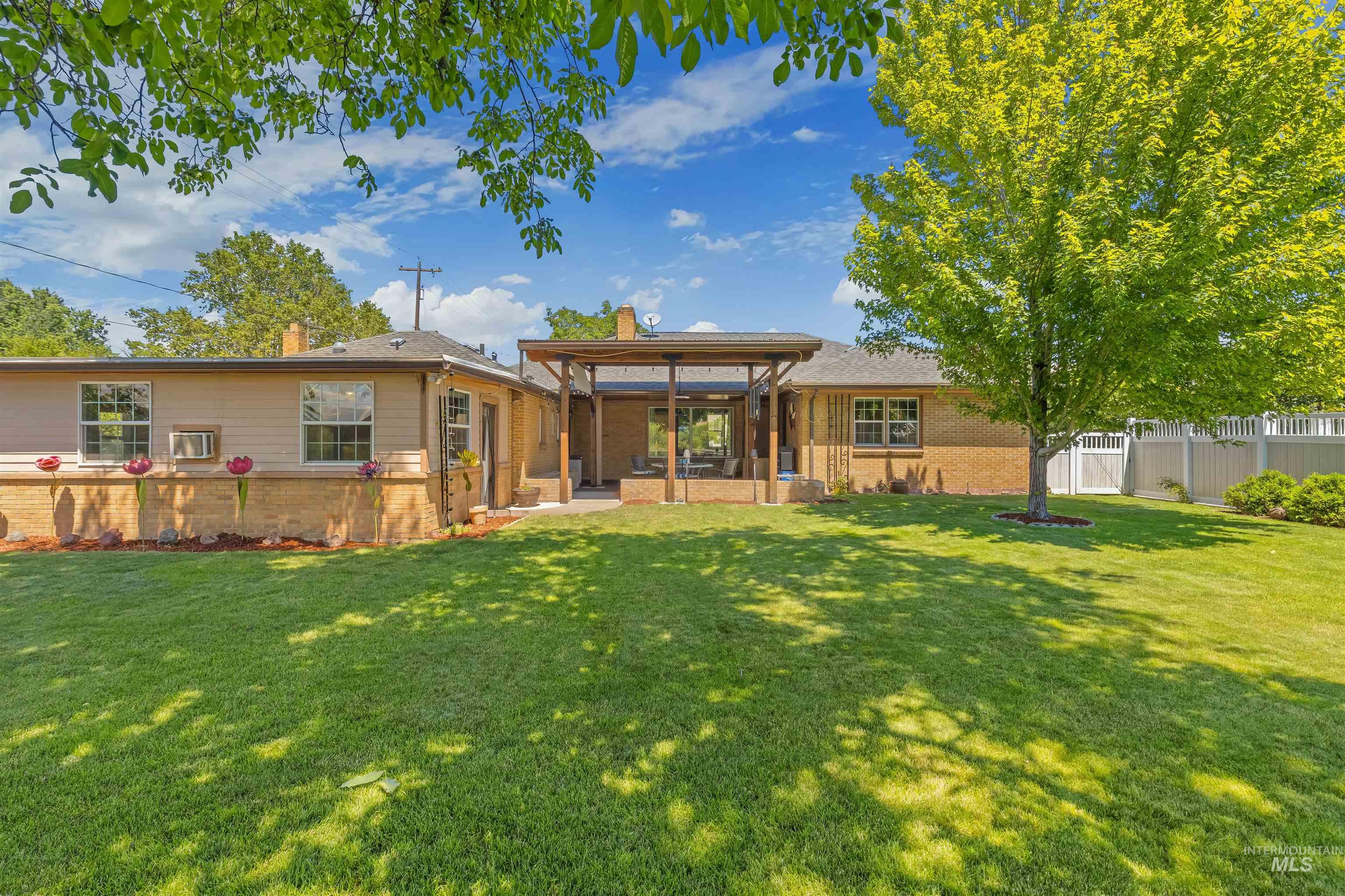 1002 15th ave., Lewiston, Idaho 83501-3725, 4 Bedrooms, 3 Bathrooms, Residential For Sale, Price $450,000, 98991494