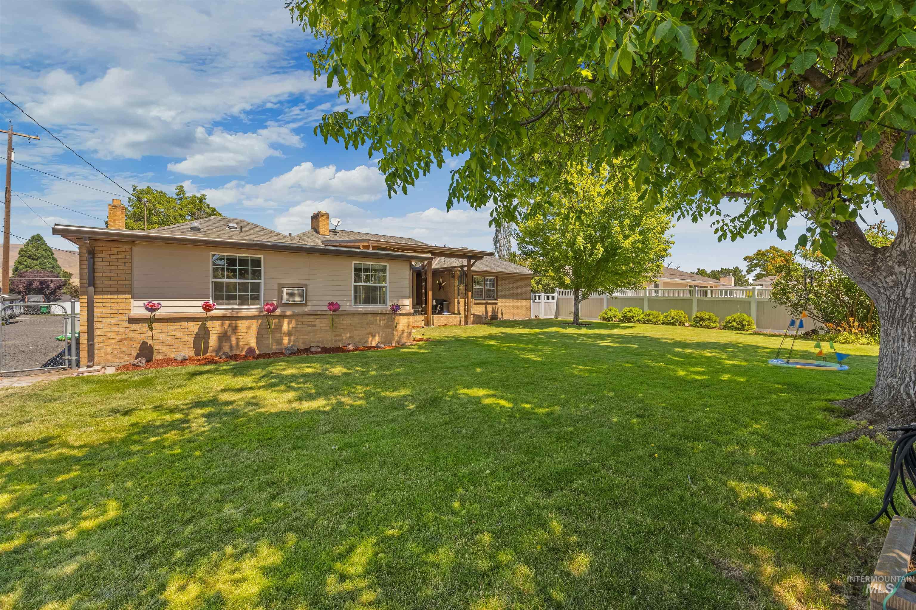 1002 15th ave., Lewiston, Idaho 83501-3725, 4 Bedrooms, 3 Bathrooms, Residential For Sale, Price $450,000, 98991494