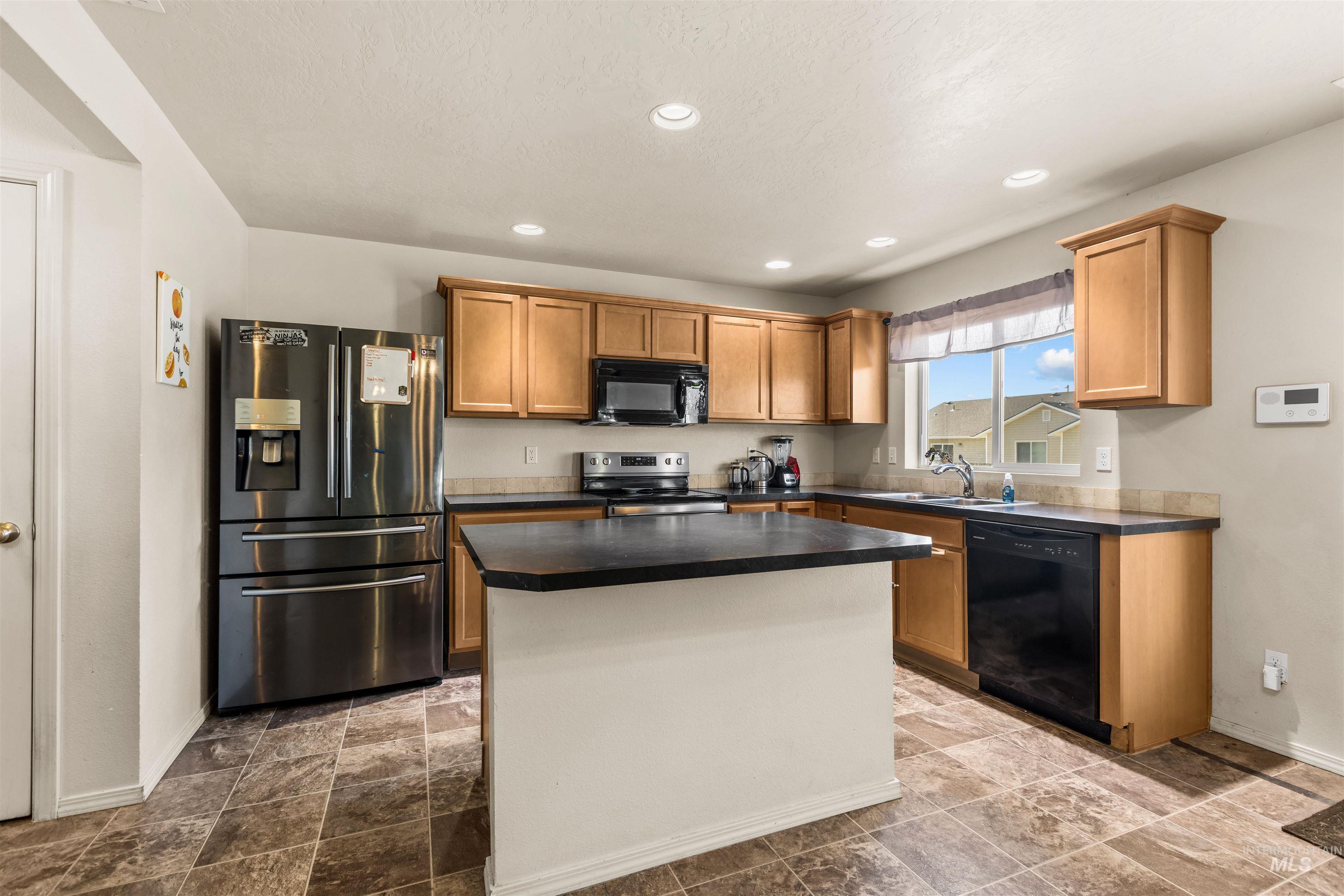 11800 Altamont St, Caldwell, Idaho 83605-5510, 3 Bedrooms, 2.5 Bathrooms, Residential For Sale, Price $374,999, 98991499