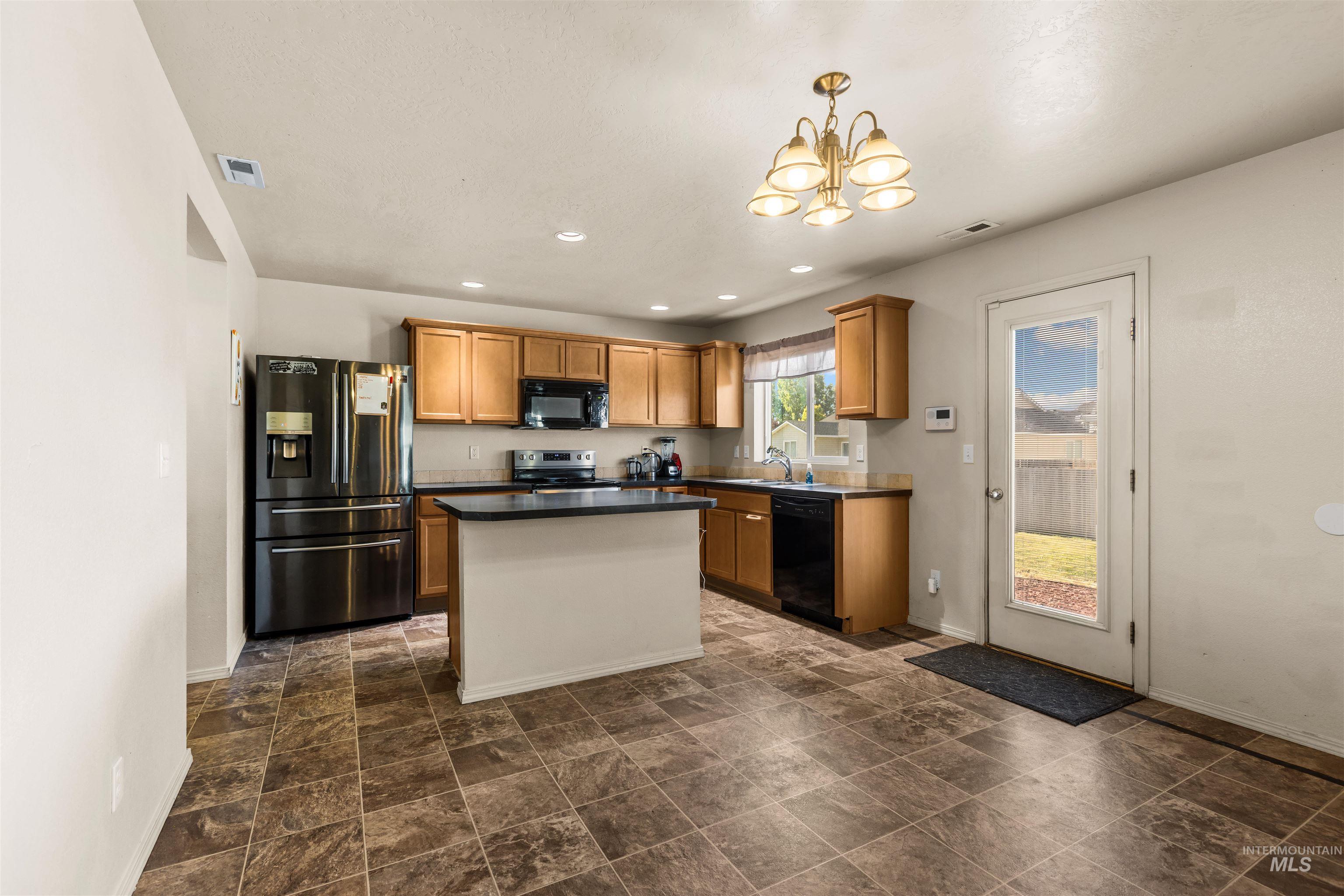 11800 Altamont St, Caldwell, Idaho 83605-5510, 3 Bedrooms, 2.5 Bathrooms, Residential For Sale, Price $374,999, 98991499