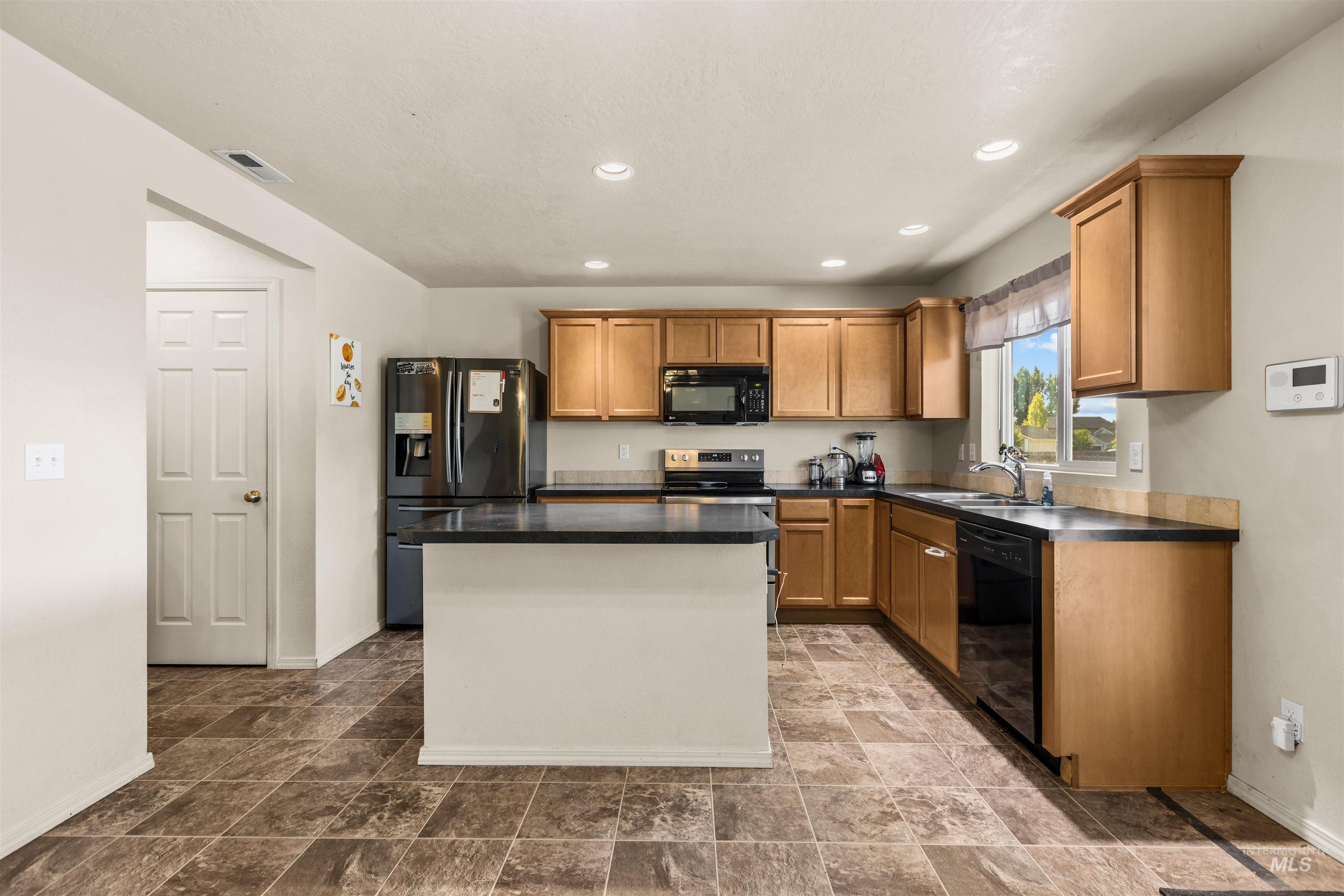 11800 Altamont St, Caldwell, Idaho 83605-5510, 3 Bedrooms, 2.5 Bathrooms, Residential For Sale, Price $374,999, 98991499
