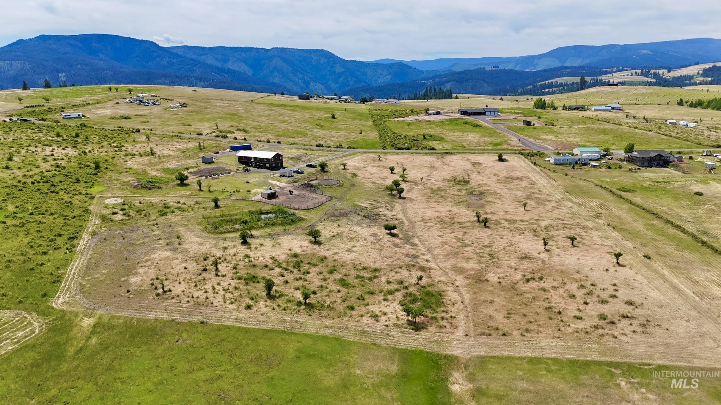 176 Golden Hills Dr., Grangeville, Idaho 83530, 2 Bedrooms, 1 Bathroom, Residential For Sale, Price $585,000, 98991500