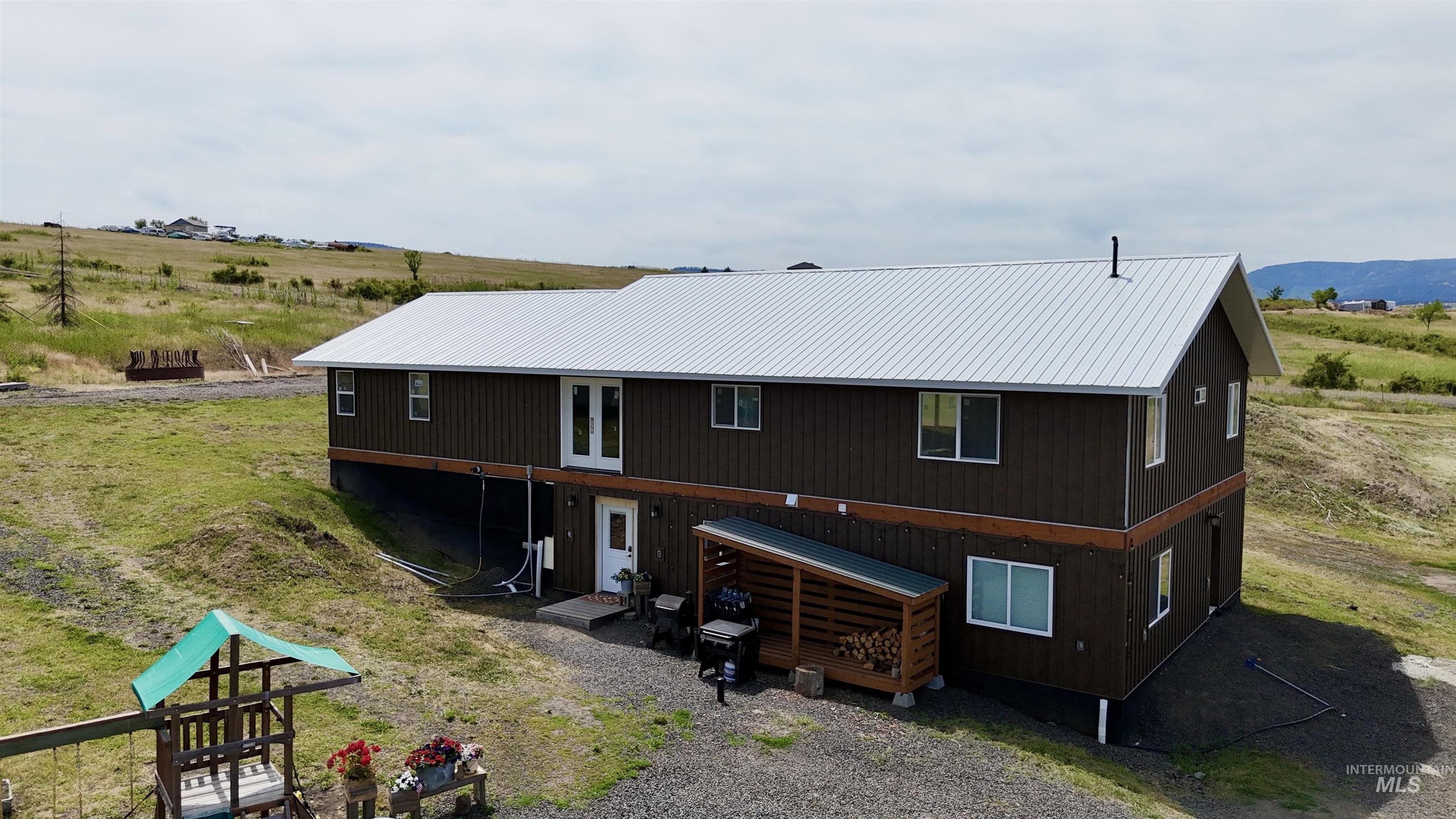 176 Golden Hills Dr., Grangeville, Idaho 83530, 2 Bedrooms, 1 Bathroom, Residential For Sale, Price $585,000, 98991500