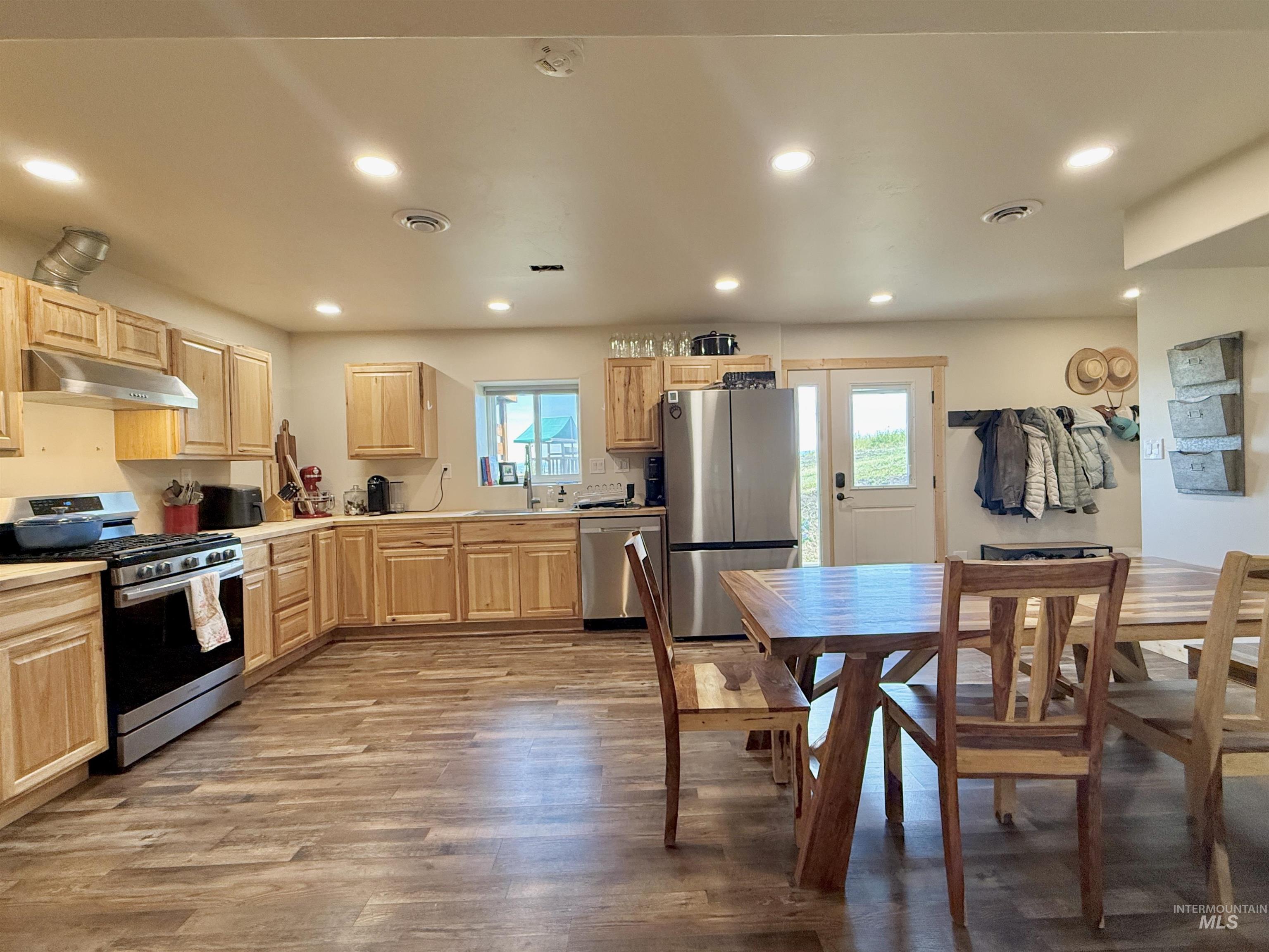 176 Golden Hills Dr., Grangeville, Idaho 83530, 2 Bedrooms, 1 Bathroom, Residential For Sale, Price $585,000, 98991500