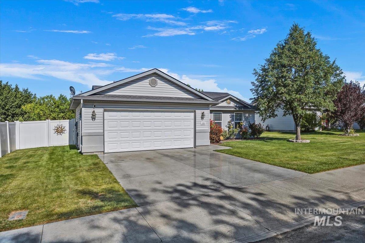 1235 Golden Pheasant Dr., Twin Falls, Idaho 83301, 3 Bedrooms, 2 Bathrooms, Residential For Sale, Price $350,000,MLS 98991501
