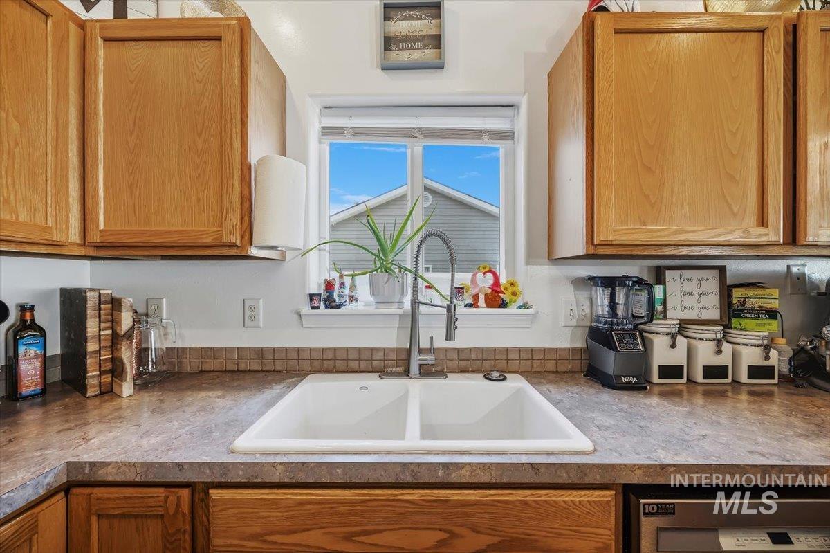 1235 Golden Pheasant Dr., Twin Falls, Idaho 83301, 3 Bedrooms, 2 Bathrooms, Residential For Sale, Price $350,000,MLS 98991501
