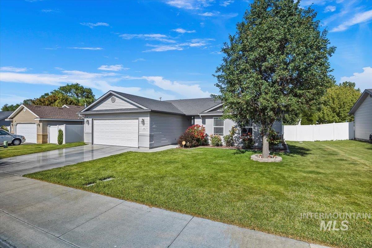 1235 Golden Pheasant Dr., Twin Falls, Idaho 83301, 3 Bedrooms, 2 Bathrooms, Residential For Sale, Price $350,000,MLS 98991501