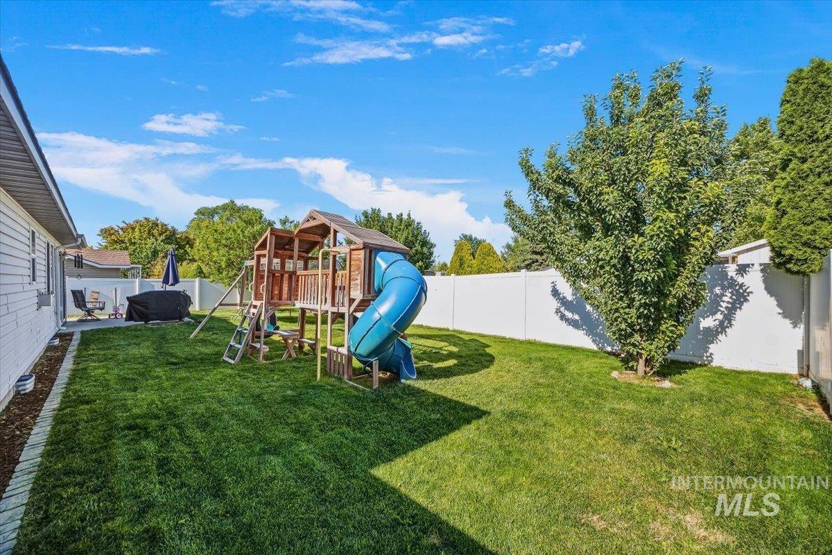 1235 Golden Pheasant Dr., Twin Falls, Idaho 83301, 3 Bedrooms, 2 Bathrooms, Residential For Sale, Price $350,000,MLS 98991501