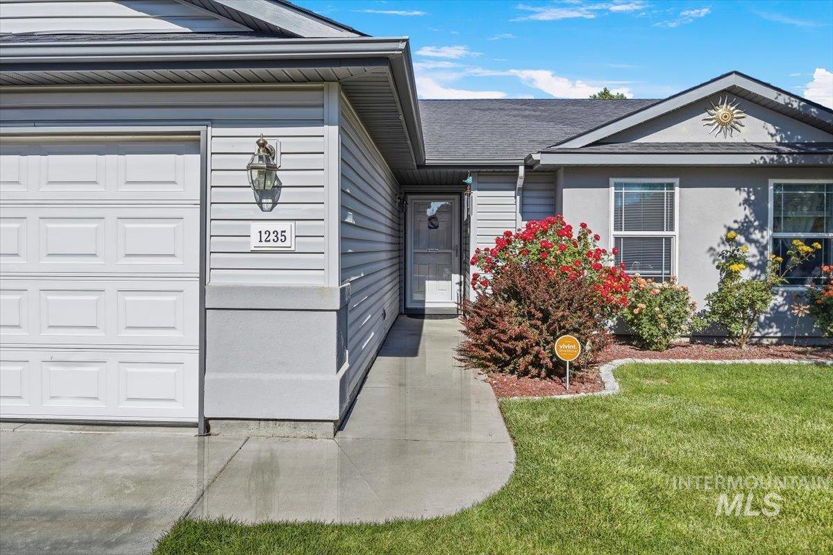 1235 Golden Pheasant Dr., Twin Falls, Idaho 83301, 3 Bedrooms, 2 Bathrooms, Residential For Sale, Price $350,000,MLS 98991501