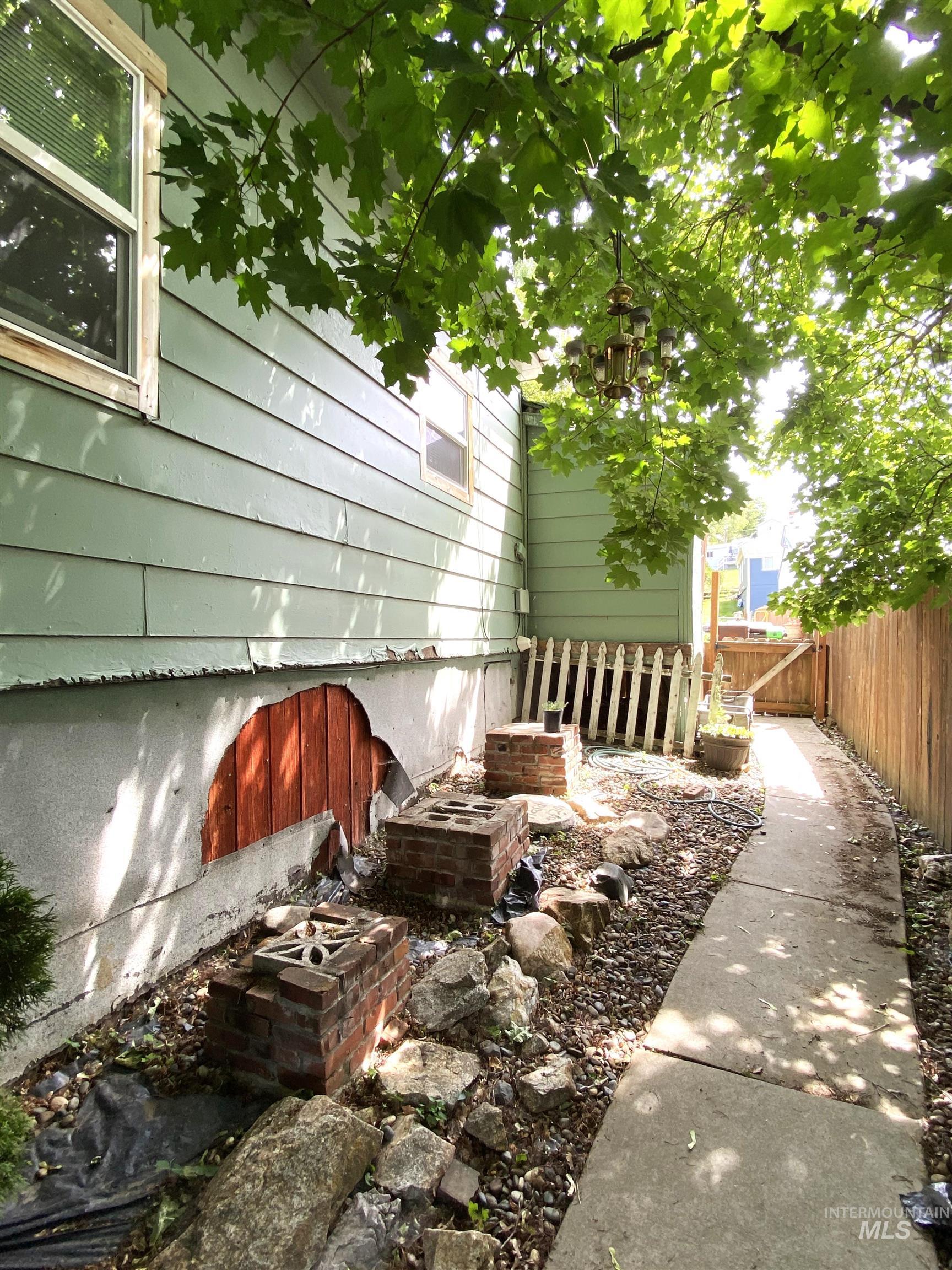825 Larch Street, Potlatch, Idaho 83855, 3 Bedrooms, 1.5 Bathrooms, Residential For Sale, Price $258,000, 98991502