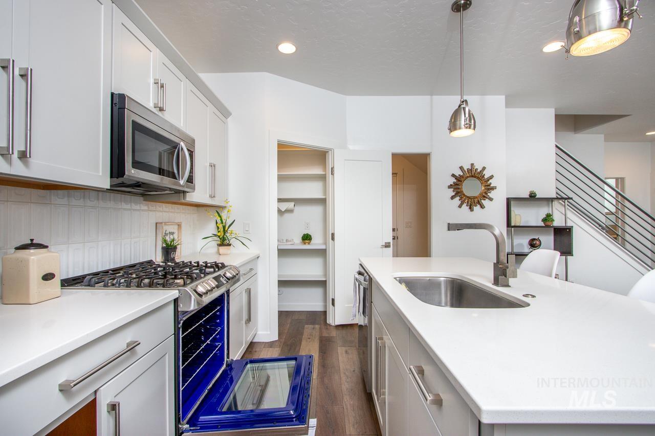795 E Bissett St, Meridian, Idaho 83642, 3 Bedrooms, 2.5 Bathrooms, Residential For Sale, Price $572,500,MLS 98991506